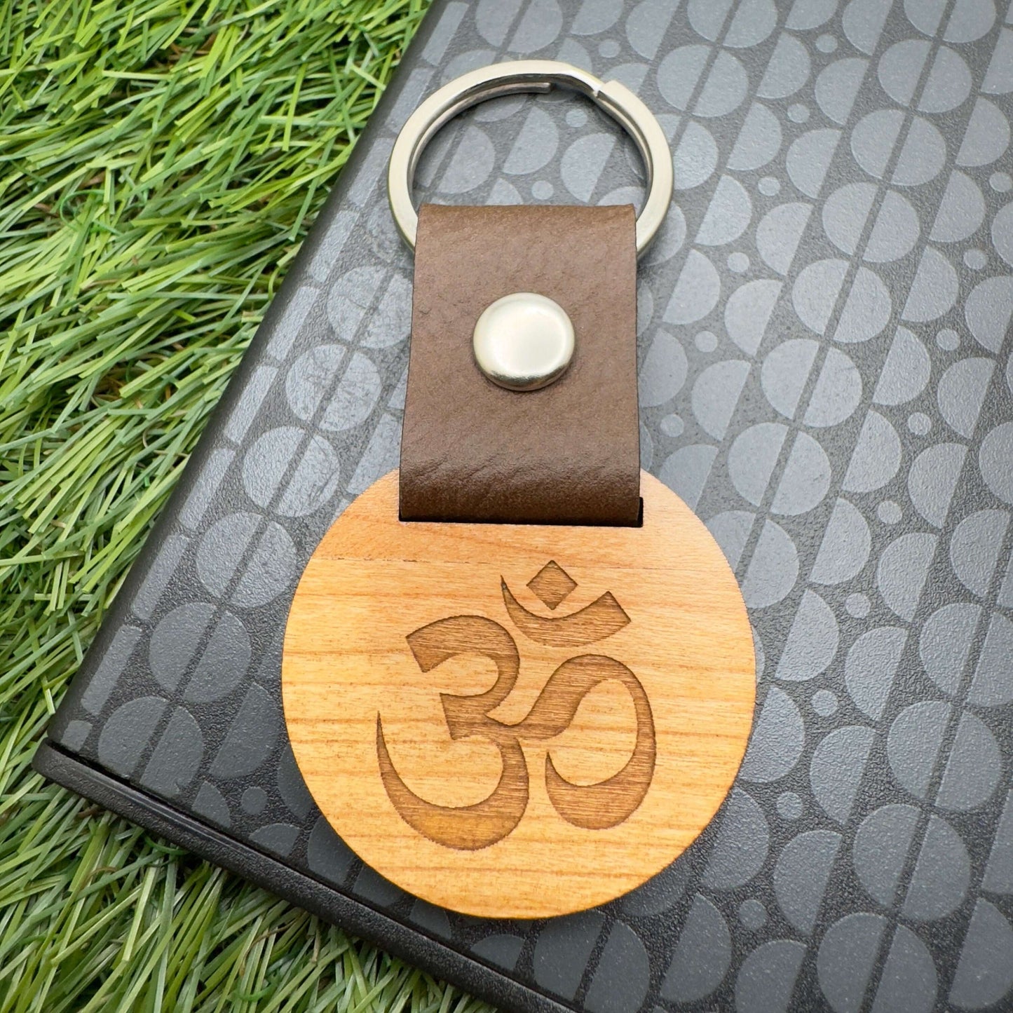 Om Ohm Symbol Wooden Keyring Customisable, personalised Om Ohm Keychain, Spiritual, Yoga Accessory, Ohm Om symbol, Birthday, Christmas