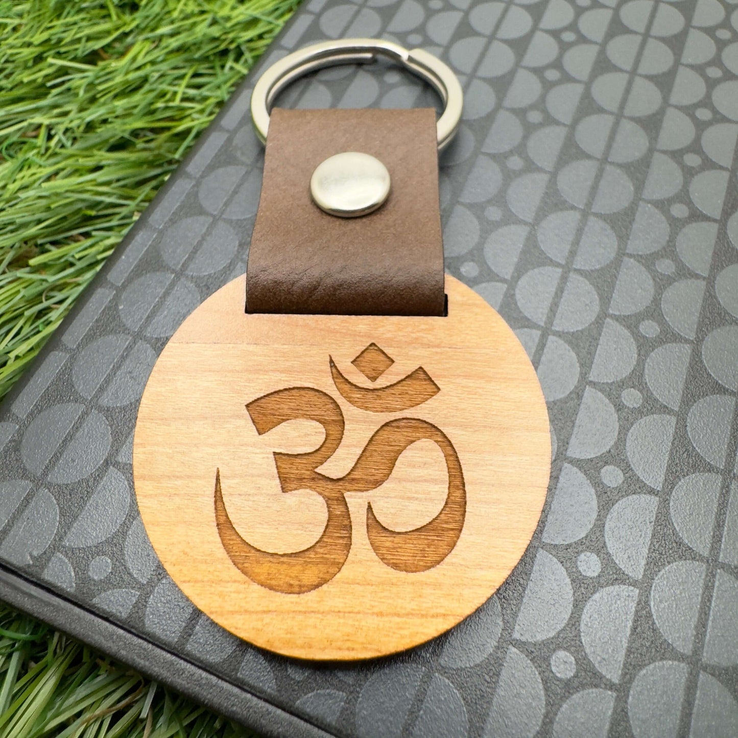 Om Ohm Symbol Wooden Keyring Customisable, personalised Om Ohm Keychain, Spiritual, Yoga Accessory, Ohm Om symbol, Birthday, Christmas