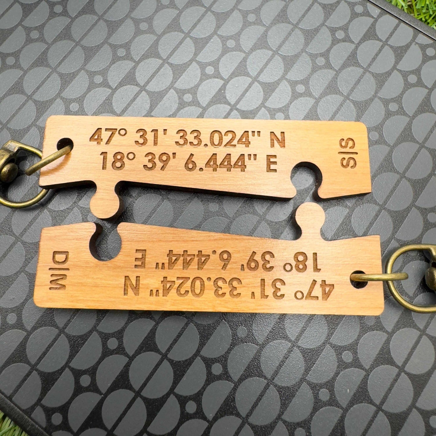 GPS Coordinates keyring couples Personalised GPS location coordinates keychain Puzzle Jigsaw keychain Custom engraved Gift for couples
