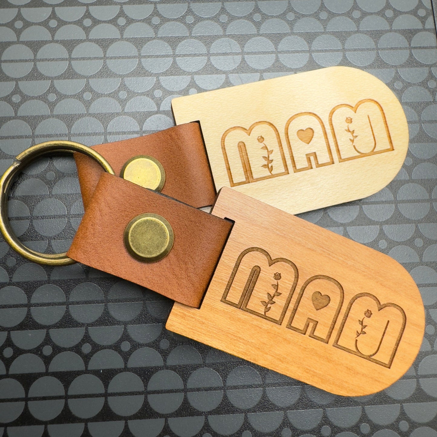 MAM Keyring Personalised Engraved Hidden Message “I Love You” Custom gift for Mum Garden Lovers Birthday Christmas gift