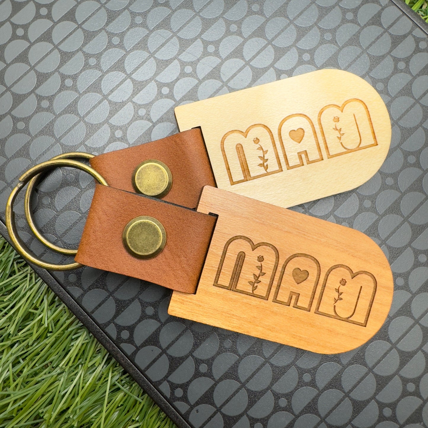 MAM Keyring Personalised Engraved Hidden Message “I Love You” Custom gift for Mum Garden Lovers Birthday Christmas gift